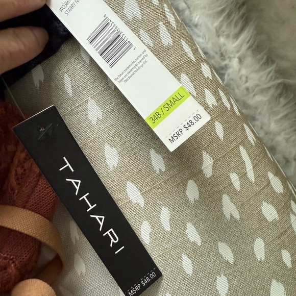 Elegant Black and Brown Lace Bras with Underwire Support - Picture 4 of 7